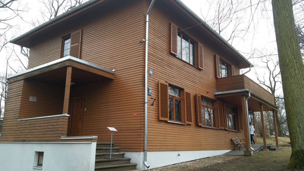 Jāņa Akuratera galvenās prasības mājai bija, lai tā būtu no koka, tajā būtu saule un lieli logi. 
Autors: Pārsla Konrāde