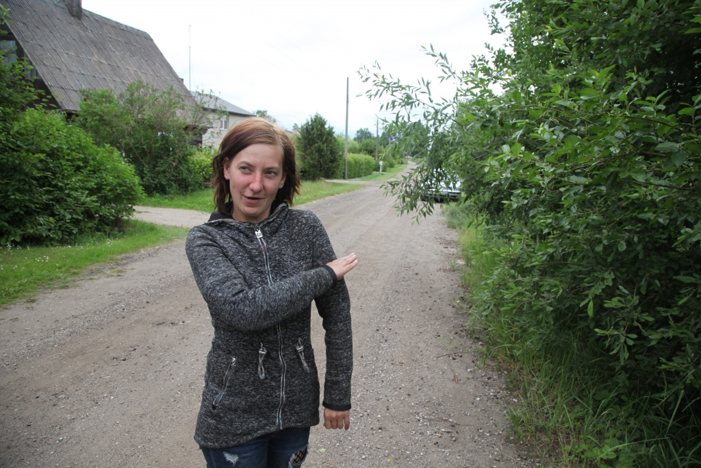 Gaidīt gaida savu kārtu. Ķiršu ielas iedzīvotāji Gulbenē vēlas sakoptu, nopļautu un pārredzamu savu ielas malu, jo šobrīd, kā saka Ieva Kraukle, brīžiem esot sajūta, ka dzīvo mežā.    
Autors:  Gatis Bogdanovs
