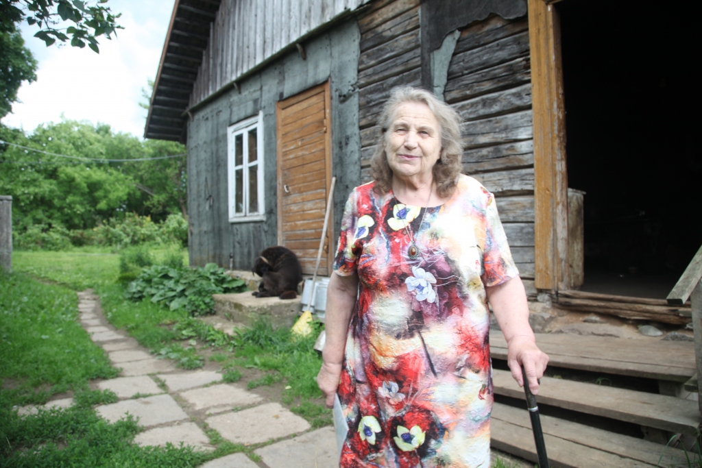 “Es ļoti mīlu savus “Klāvanus””, atzīst Austra Karole, kuras mūžs ir nesaraujami saistīts ar Krasno dzimtas māju. 	  
Autors: Gatis Bogdanovs