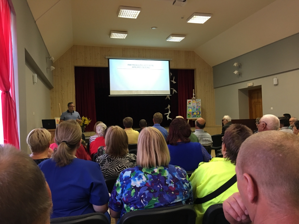 Ir liela ieinteresētība. Stāķu un Šķieneru iedzīvotāji nevēlas būt pasīvi vērotāji. Viņiem par visu ir savs viedoklis. Lai panāktu domu saskaņu ar SIA “Gulbenes nami”, uzņēmuma darbiniekiem būs krietni jāpastrādā, spodrinot savas sabiedriskās attiecības un mācoties būt saprotamiem. Satraukti par to, kā veidojas pašvaldības uzņēmuma un iedzīvotāju sadarbība, ir novada deputāti, kuri ir gatavi būt starpnieki.  
Autors: Diāna Odumiņa