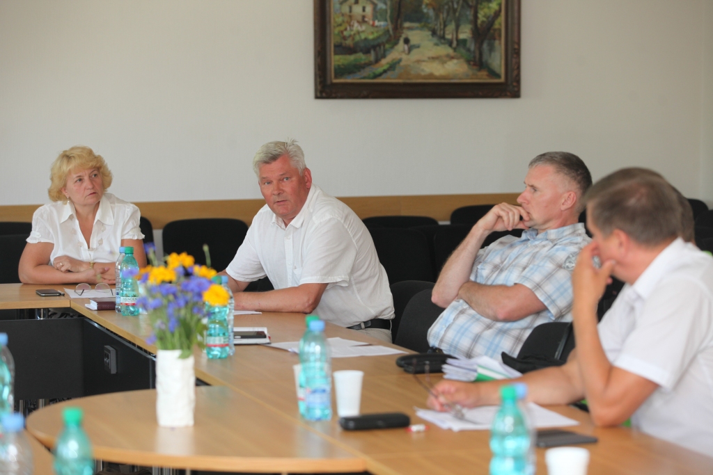 Kāpēc nebrīdināja laikus? Gulbenes novada deputāti pārmet pašvaldības administrācijas vadošajam izglītības nozares darbiniekam Arnim Šķēlam, ka viņš laikus nav informējis par visām skaidri zināmajām izmaksām, pārceļot Rankas pamatskolu uz arodvidusskolas telpām.  
Autors: Gatis Bogdanovs