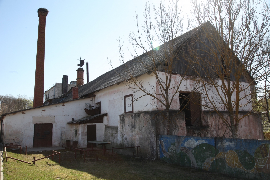 Negaidīti un intriģējoši! Ir jūtama interese par Gulbenes vecā alus brūža teritorijas iegūšanu savā īpašumā. Esot vairāki pretendenti, runā, ka trīs. Viens no tiem - novada pašvaldība.  
Autors: no “Dzirksteles” arhīva