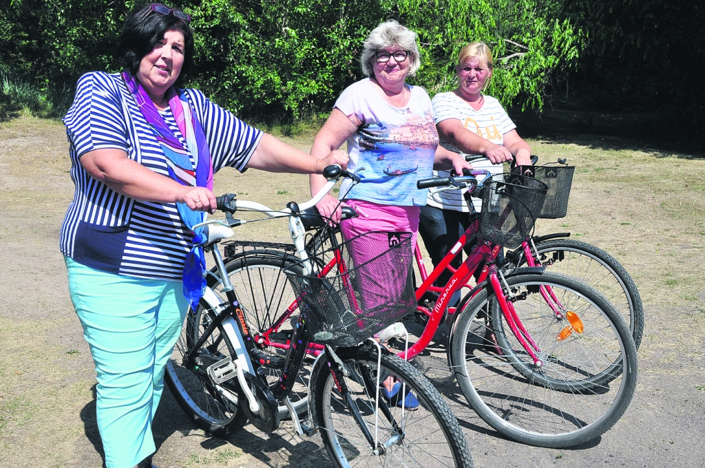 Velo trijotne. Pāvilostas muzeja vadītāja Irina Kurčanova (no kreisās) un viņas kolēģes – Larisa Ķipste un Sandra Tetere. 
Autors: Dainis Ģelzis
