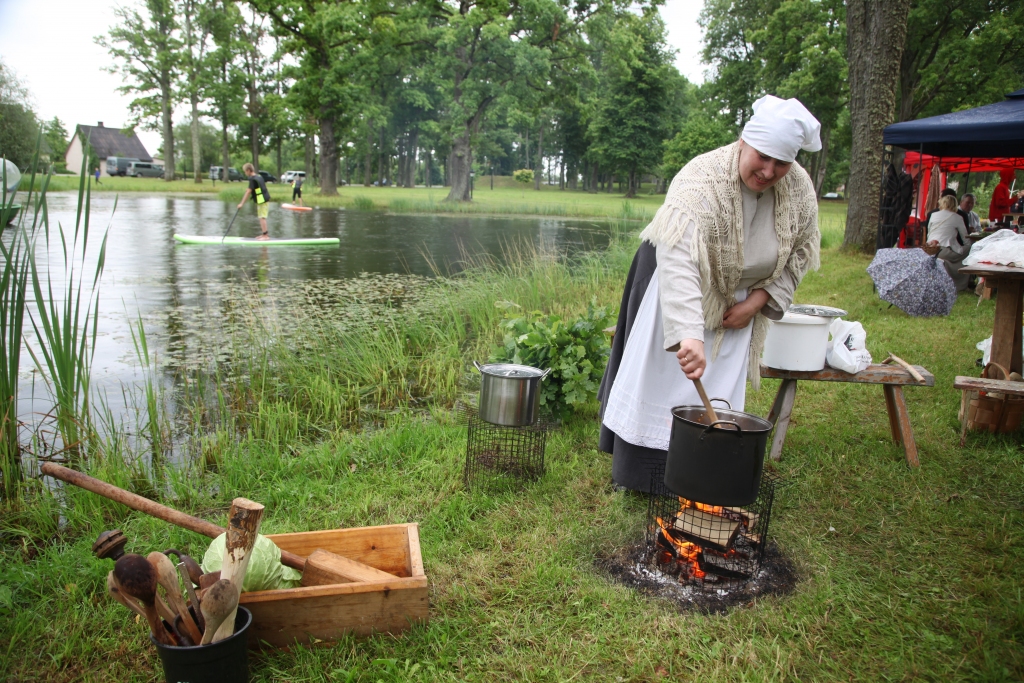 Autors: no “Dzirksteles” arhīva