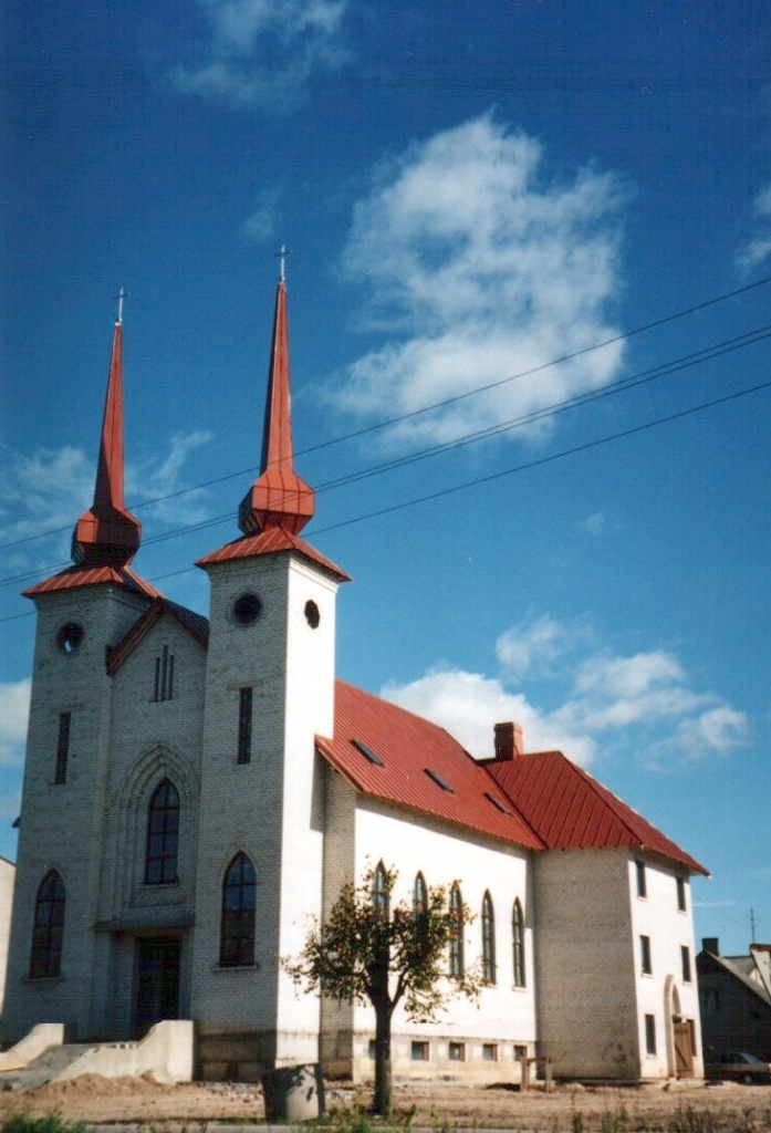 Gulbenes katoļu baznīca pirms divdesmit gadiem. Foto tapis 1998.gadā.  
Autors: GVMM krājuma