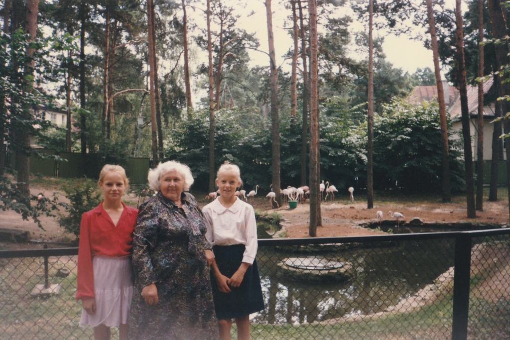 Velta Bariņa kopā ar mazmeitām Vinetu un Lāsmu. 	
Autors: no personiskā albuma