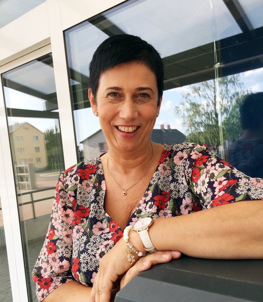 DaRba dzīve un mājas dzīve - kas ir svarīgāks? Antra Sprudzāne viennozīmīgi atbildēt uz šo jautājumu noteikti nevarēs. Viņa vēlas un ir līdzsvarā starp abām šīm dzīvēm. 	
Autors: Diāna Odumiņa