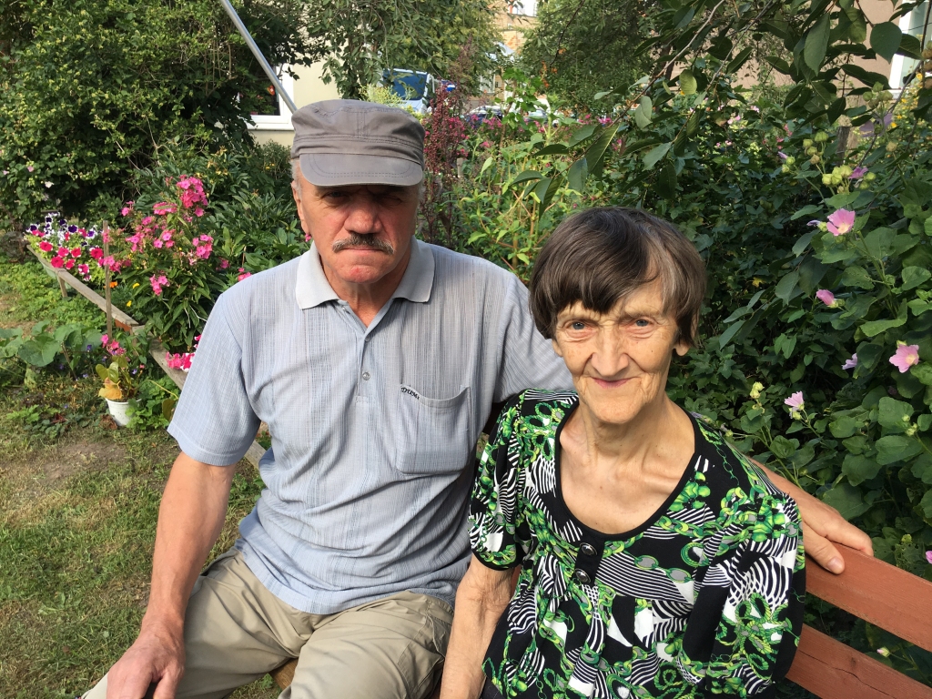 Labas kaimiņattiecības. Mājā, kurā ir tikai četri dzīvokļi, tam ir liela nozīme. Lucija Kokareviča šajā mājā dzīvo visilgāk – apmēram 50 gadus. Mājas vecākais Tadeušs Šupeņko te mitinās 35 gadus. 
Autors: Diāna Odumiņa