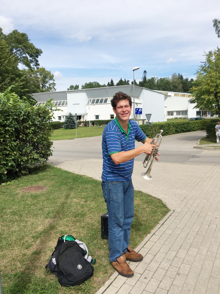 Vasara Stāmerienā šogad ir pasakaini skaista! To pie radiem izbauda jaunais mūziķis Jānis Grudinskis no Alūksnes, kurš septembrī atsāks studijas Tallinā. Viņš ar savu spēli šovasar iepriecinājis cilvēkus Stāmerienā, Gulbenē un citur Latvijā. 		
Autors: Diāna Odumiņa
