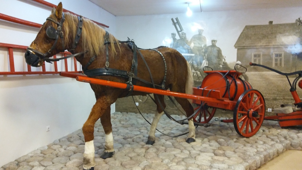 Agrākos laikos uz ugunsgrēkiem ūdeni veda ar zirgu.
Autors:  Pārsla Konrāde