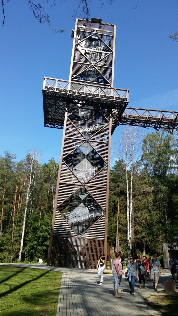 Gaisa taka ir 300 metrus gara un beidzas ar torni. 
Autors: Pārsla Konrāde