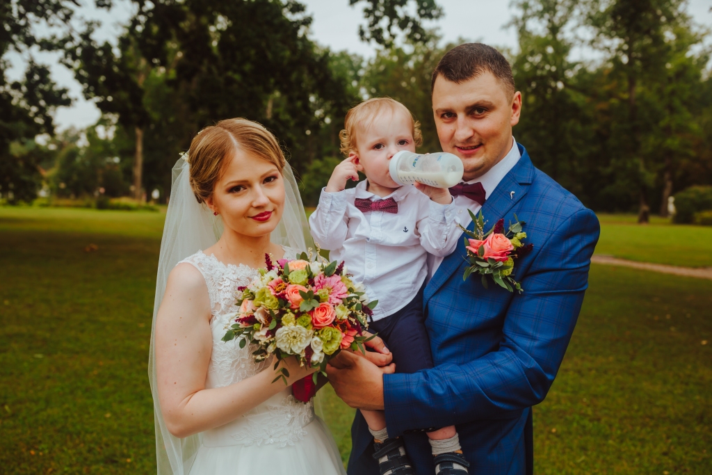 Līgas un Naura Virziņu dēlu sauc Toms Jānis. Šobrīd viņam ir 1 gads un 4 mēneši. Gads apritēja 2.jūnijā. 
Autors: Agnese Zvirgzdiņa