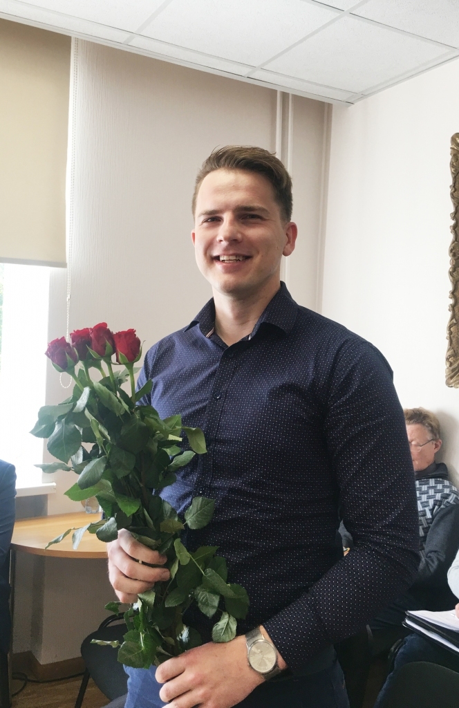 Prieks, ka jauns izglītots cilvēks no galvaspilsētas atgriežas Gulbenē. Šādu atziņu pauda novada deputāti, apstiprinot Renāru Biezo par jauniešu centra “Bāze” vadītāju. 	
Autors: Diāna odumiņa