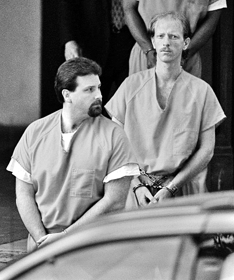 Stīvs Čemberss (pa kreisi) un Deivids Skots Grants atstāj federālo tiesu
Autors: charlotteobserver.com