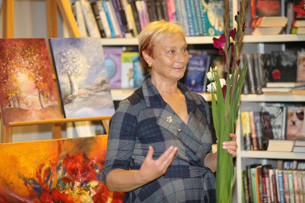 Jaungulbeniete Inese Tora ar savu jaunāko dzeju no krājuma “Uzziedi, baltā” sagādāja daudz patīkamu mirkļu un emociju klausītājiem 
Autors: Gatis Bogdanovs