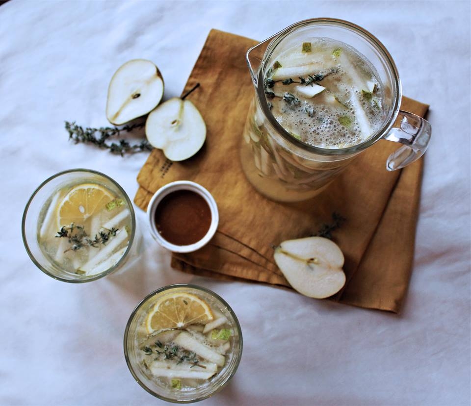 Bumbieru un karameļu sangrija