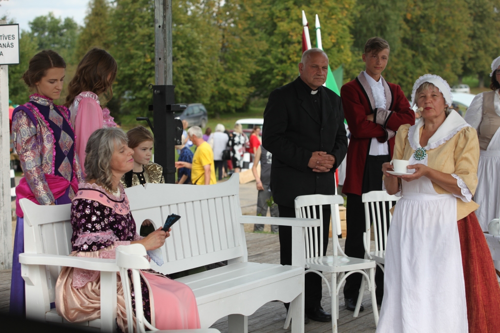 Pirmo reizi Džuzepes Tomazi di Lampedūzas romāna “Gepards” fragmentus mazās miniatūrās, ko iestudējis Stāmerienas amatierteātris “Spēle”, varēja redzēt šogad bānīša svētkos, kad notika romāna “Gepards” prezentācija. 	
Autors: Gatis Bogdanovs