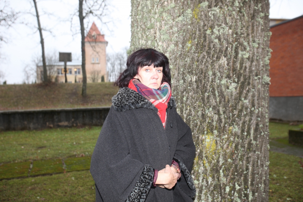 Saņems Goda diplomu! Pašvaldības apbalvojumu Ligitai Zvaigznekalnei pasniegs 18.novembra svinīgajā pasākumā Gulbenes kultūras centrā. “Ir patīkami just darba novērtējumu!” viņa saka. 	
Autors: Diāna Odumiņa