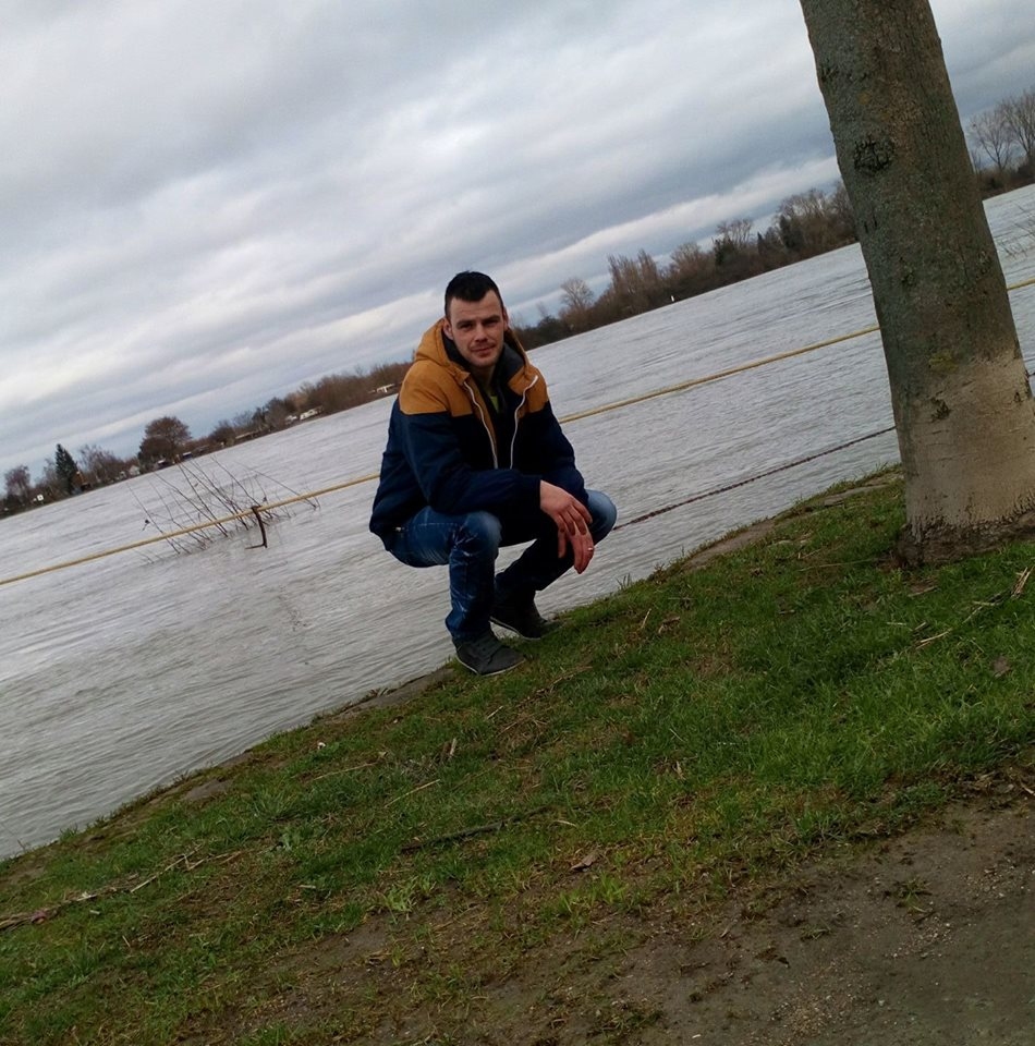 Valsts Policijas VRP Valmieras iecirknis meklē bezvēsts prombūtnē esošo Armīnu Augustu. 
Autors: no policijas arhīva