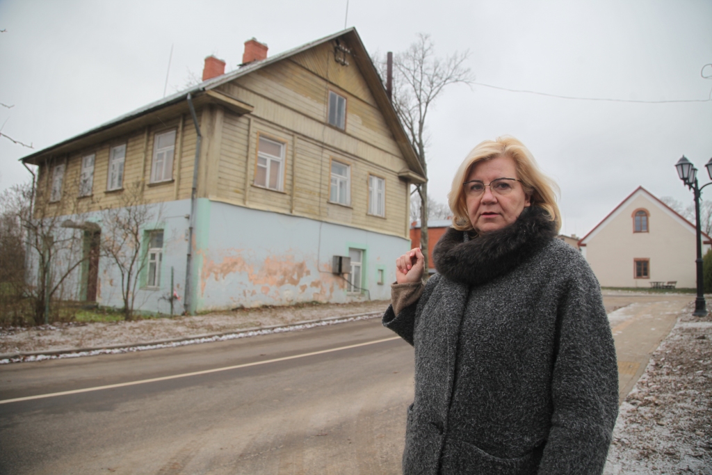 Vēsturiskajā Vecgulbenes muižas teritorijā labi iederētos atjaunota pilsētas vecā pasta ēka), kuru zinām arī kā kādreizējo infekciju nodaļu. Gulbenes novada vēstures un mākslas muzeja direktore Valda Vorza redz šo ēku kā amatnieku māju. 	
Autors: Gats Bogdanovs