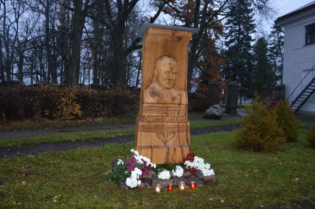 Piemiņas skulptūra Jānim Vītoliņam šoruden tika atklāta Litenē.
Autors: no Litenes pagasta arhīva