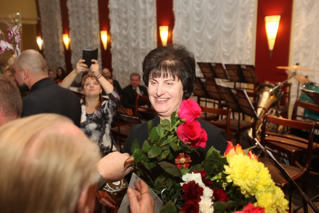 Ieva Kaspare bija ļoti pārsteigta, ka Valsts svētkos viņu sveica un teica “paldies” tik daudzi cilvēki. 
Autors: no “Dzirksteles” arhīva