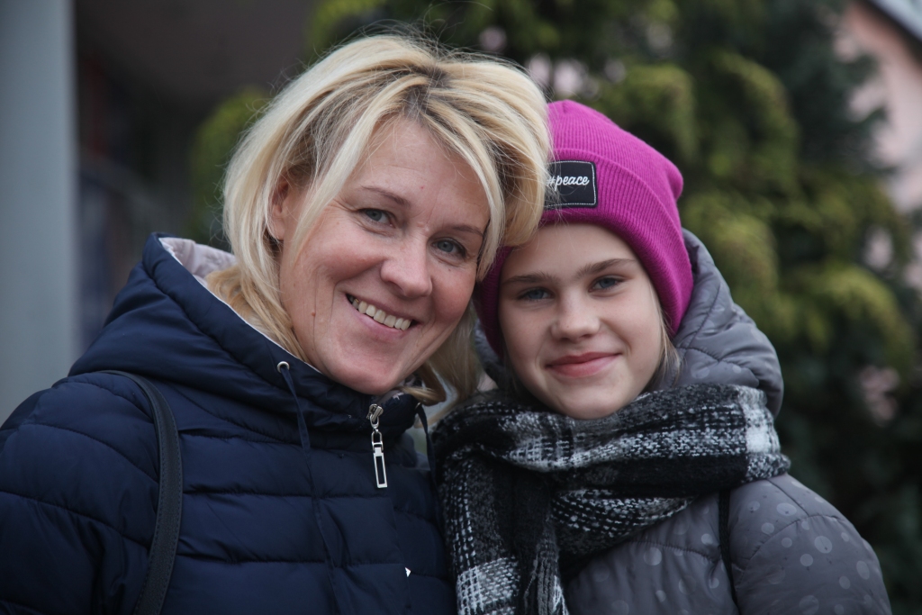 Varētu sekot mammas pēdās un dzīvi saistīt ar mūziku. Tā par jaunāko meitu Annu Emīliju saka mamma Laura Anže. Meitene tāpat kā mamma ir liela dziedātāja un pārvalda flautu un klavieres. 
Autors: Gatis Bogdanovs