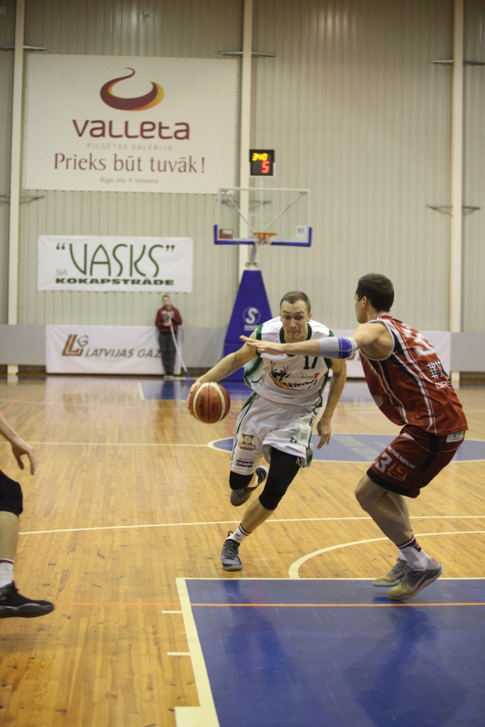 “Gulbenes Buku” līderis Ingars Aizpurs spēlē pret “Limbažiem” guva 18 punktus.  
Autors:  Gatis Bogdanovs