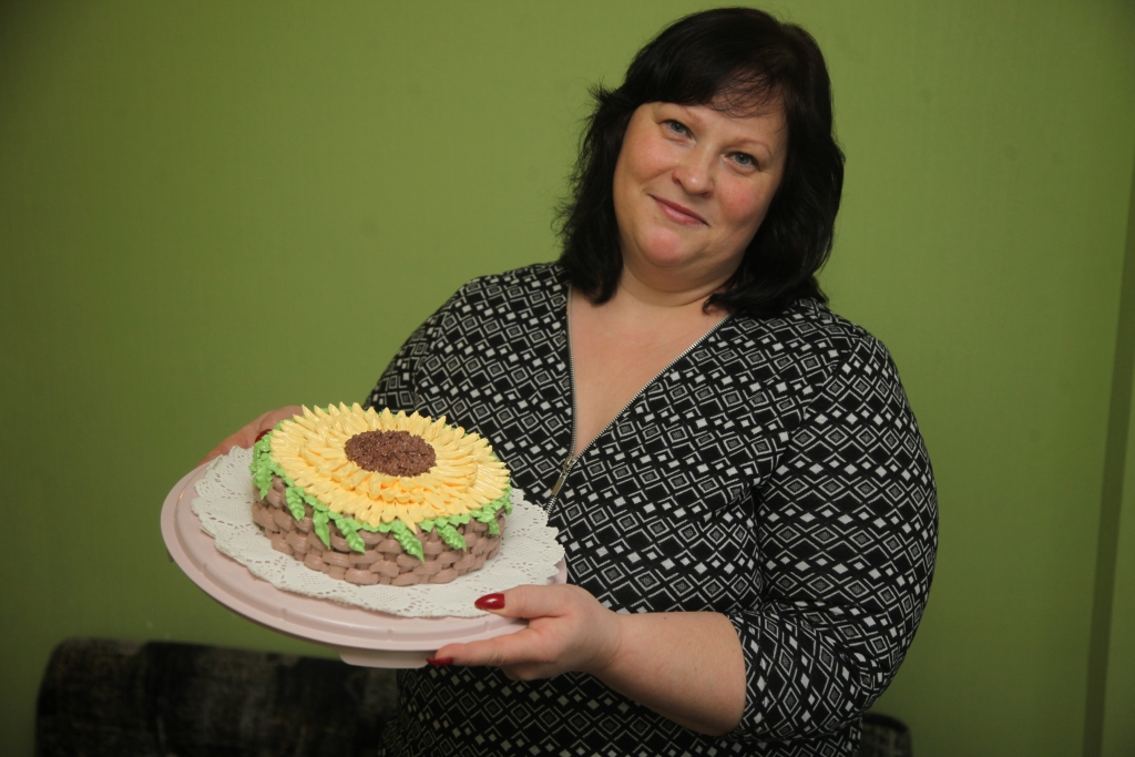 Dace Logina arī citus mudina nebaidīties pamēģināt izcept torti. “Vajag tik cept augšā! Un, ja nesanāk, tad cept, kamēr sanāks!” viņa iesaka. 
Autors: Gatis Bodanovs