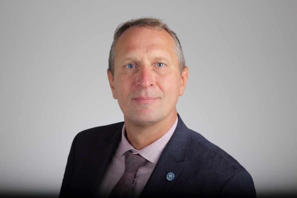 Rolands Tjarve
Autors: Toms Grīnbergs