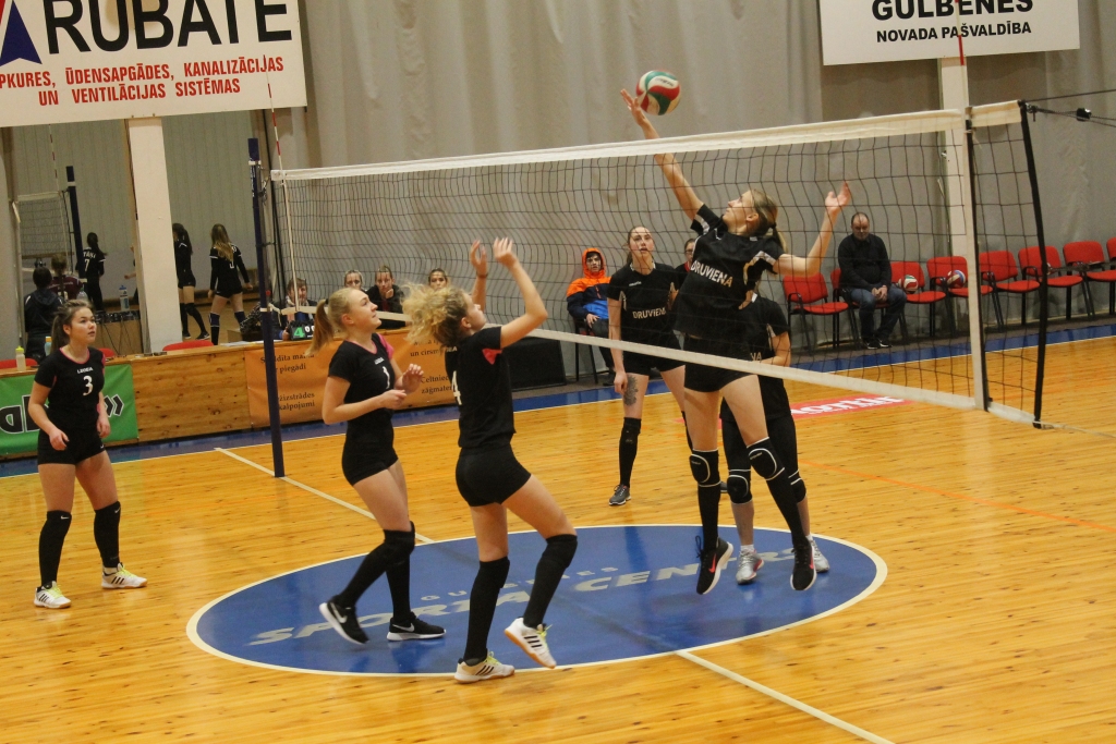 Pēc pirmā apļa vadībā ar četrām uzvarām piecās spēlēs izvirzījusies “Druviena”.   
Autors: Dace Anča
