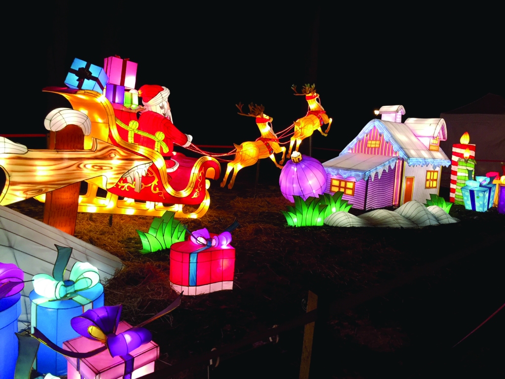 ZIEMASSVĒTKI NAV AIZ KALNIEM. Ziemassvētku vecītis, kamanās iejūgti  ziemeļbrieži un dāvanas. 
Autors: Evitas Apiņas 