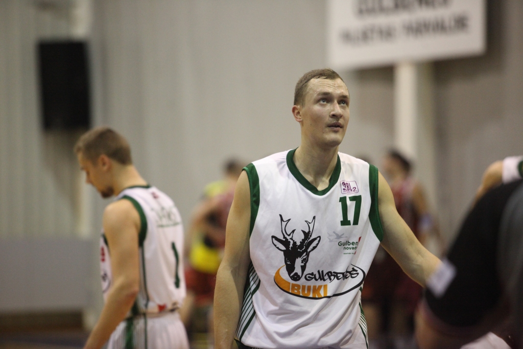 Spēlē ar RSU gulbeniešiem rezultatīvākais bija Ingars Aizpurs, kurš guva 20 punktus izcīnīja 11 bumbas pie groziem, kā arī atdeva 7 rezultatīvas piespēles.
Autors: no Dzirksteles arhīva