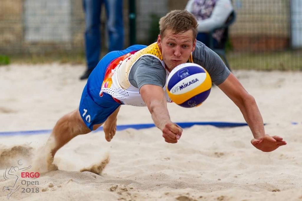 Matīss Gabdulļins, kurš pazīstams kā profesionāls zāles volejbola spēlētājs, tagad spēlē pludmales volejbolu un uzrāda lieliskus rezultātus.   
Autors: no personiskā arhīva 