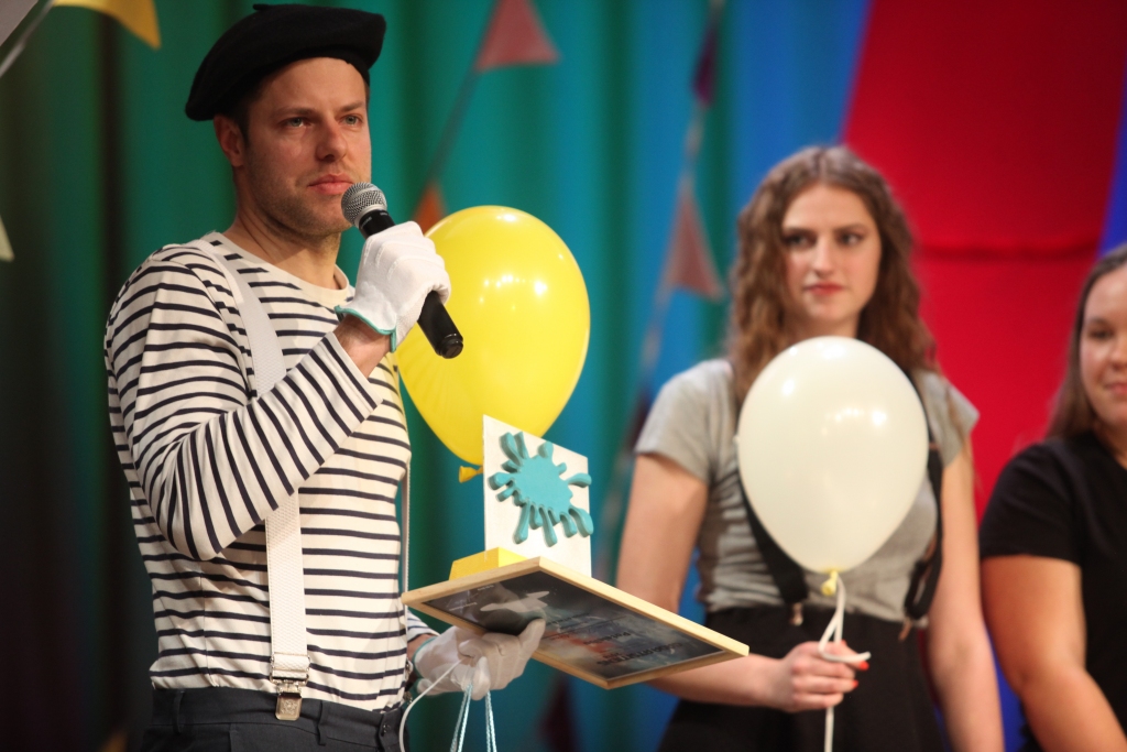 Gulbenietis Jānis Zvirgzdiņš izveidojis industriālo mēbeļu ražotni SIA “Z&Z furniture”. Jāņa uzdrīkstēšanos atzinīgi novērtējuši jaunieši.
Autors: Gatis Bogdanovs