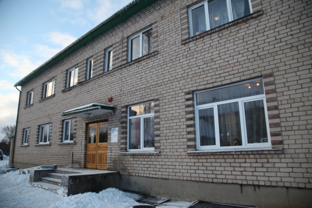 Viens no objektiem ir tur, kur atrodas Sarkanais Krusts, proti, Gulbenē, Dzirnavu ielā 7a. Tas arī ietilpst tā saucamajā deinstitucionalizācijas plānā. Telpas, kuras pielāgos, ir pagrabstāvā.   
Autors: no “Dzirksteles” arhīva