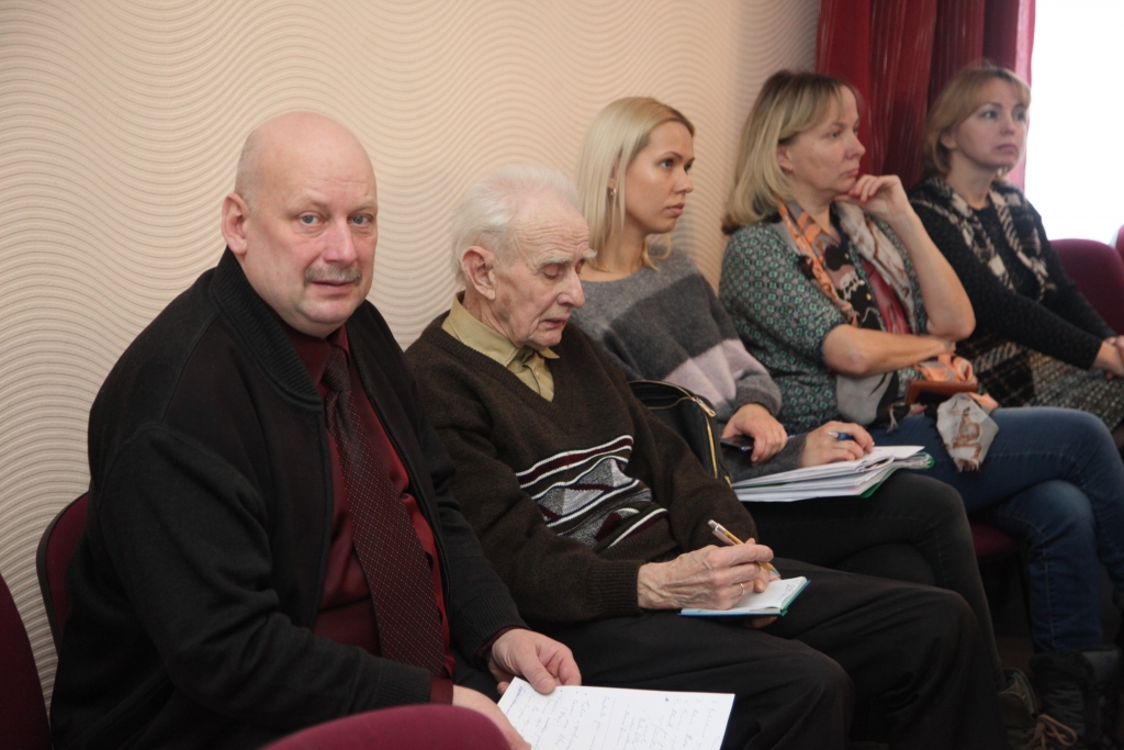 Neformālā gaisotnē sestdien Litenes tautas namā notika publiskā apspriede par Latvijas armijas nometnes vietu. 
Autors: Gatis Bogdanovs