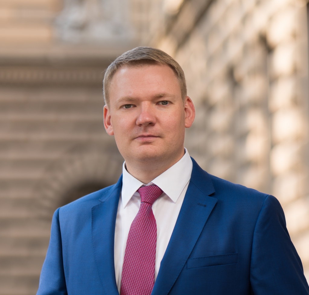 LRA piesaka savu dalību Eiropas Parlamenta vēlēšanās un par LRA Eiropas Parlamenta vēlēšanu saraksta līderi oficiāli izvirza LRA valdes priekšsēdētāju Edvardu Smiltēnu. 
Autors: Publicitātes foto