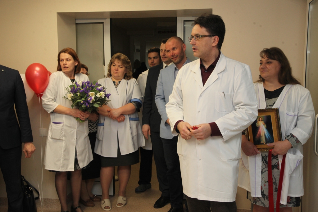Operācijas zāles atklāšanā klāt bija arī Balvu slimnīcas galvenā ārste Sarmīte Andrukele (no kreisās).  
Autors: Gatis Bogdanovs