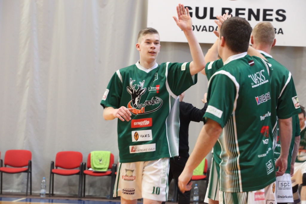 “Gulbenes Buku” rindās ar 21 punktu izcēlās komandas jaunākais spēlētājs Kristiāns Šulcs.    
Autors: no “Dzirksteles” arhīva