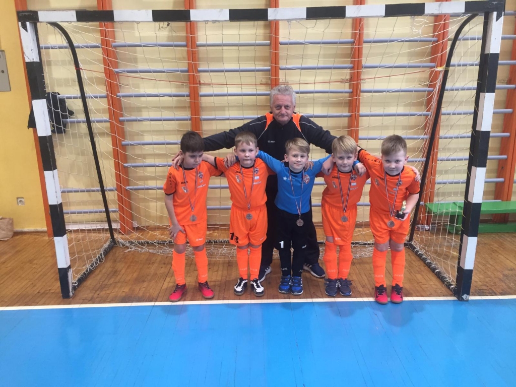 FB Gulbene 2005 zēnu komanda pēc apbalvošanas.
Autors: no Arņa Martuseviča arhīva