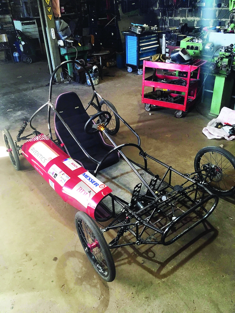 “Šajā bildē pneimobilis ir tāds, kādu mēs pagaidām esam viņu sabūvējuši,” “Dzirkstelei” saka druvēnietis Rinalds Logins.
Autors: no personiskā arhīva