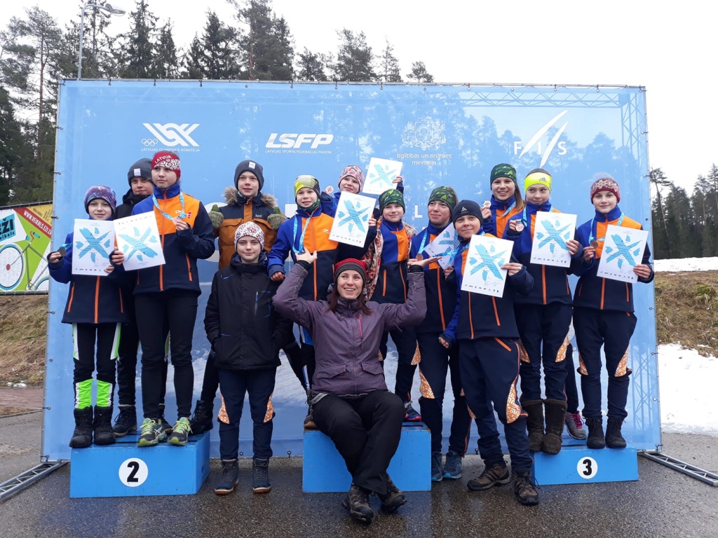 Foto pēc veiksmīgi aizvadīta 3.posma Latvijas čempionātā klasiskā stila stafešu slēpojumā.
Autors: no SK “Lejasciems” arhīva