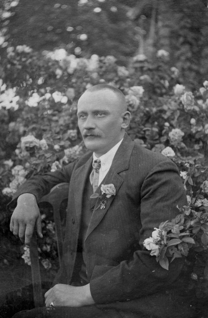 Druvienas lauku inteliģences pārstāvis – saimnieks, mūziķis, klavieru skaņotājs, kordiriģents Kārlis Gruņiers (dzimšanas gads nav zināms, miris 1945.gadā). Noslēpumaina un izcila personība! 
Autors: no Gruņieru dzimtas arhīva