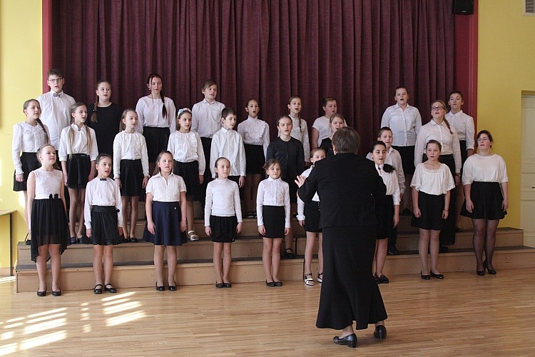 Konkursa 2.kārtā, kas notiks 5.aprīlī Valmierā, Gulbenes novadu pārstāvēs Lizuma vidusskolas 5.-9.klašu koris (diriģente Anita Ledaine).
Autors: www.gulbene.lv