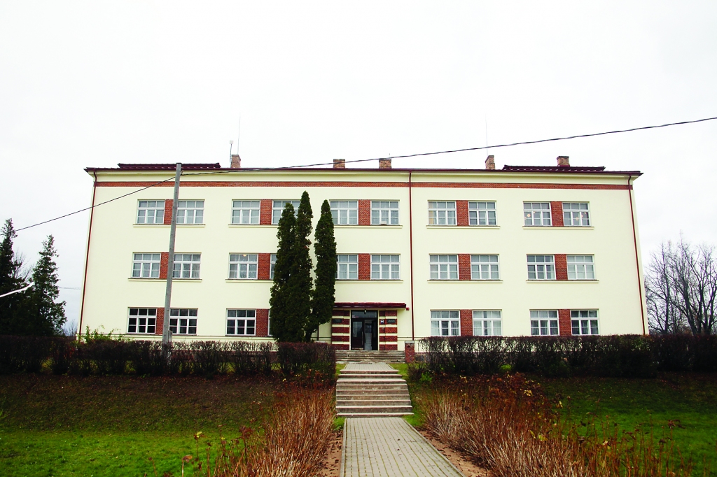 Sakopta un labi uzturēta skolas ēka Galgauskā un Beļavā. Nav zināms, kas ar tām notiks tālāk. 	
Autors: no “Dzirksteles” arhīva