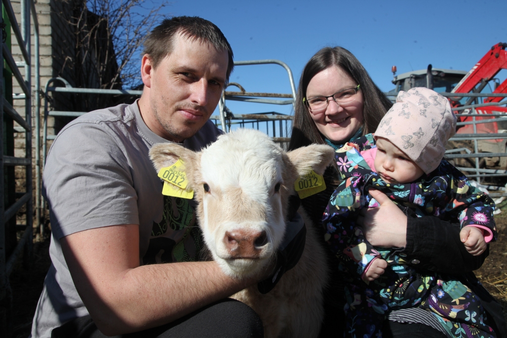 Ivo, Gintai un Annikai Tammēm - 
prieks par savu ganāmpulku.  
Autors: Gatis Bogdanovs