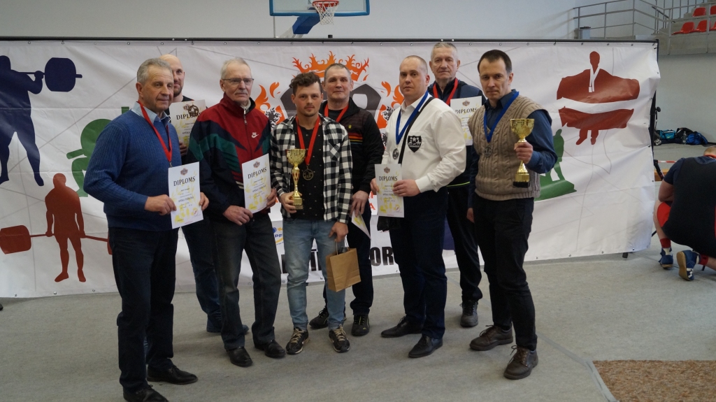 Pagājušajā sestdienā Valmierā notika Vidzemes čempionāts spēka trīscīņā, uz kuru devās arī “Gulbenes K.S.P.“. Mājās viņi pārveda medaļas un kausus.  
Autors: no personiskā arhīva