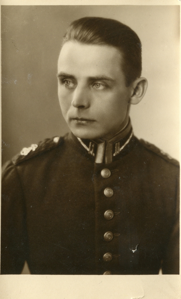 Tirzmalietis Rūdolfs Kociņš (1907-1990) bija Latvijas armijas un Latviešu leģiona virsnieks. Arī par viņu ir šobrīd muzejā Gulbenē skatāmā izstāde.
Autors:  no Māra Jurciņa privātās kolekcijas 