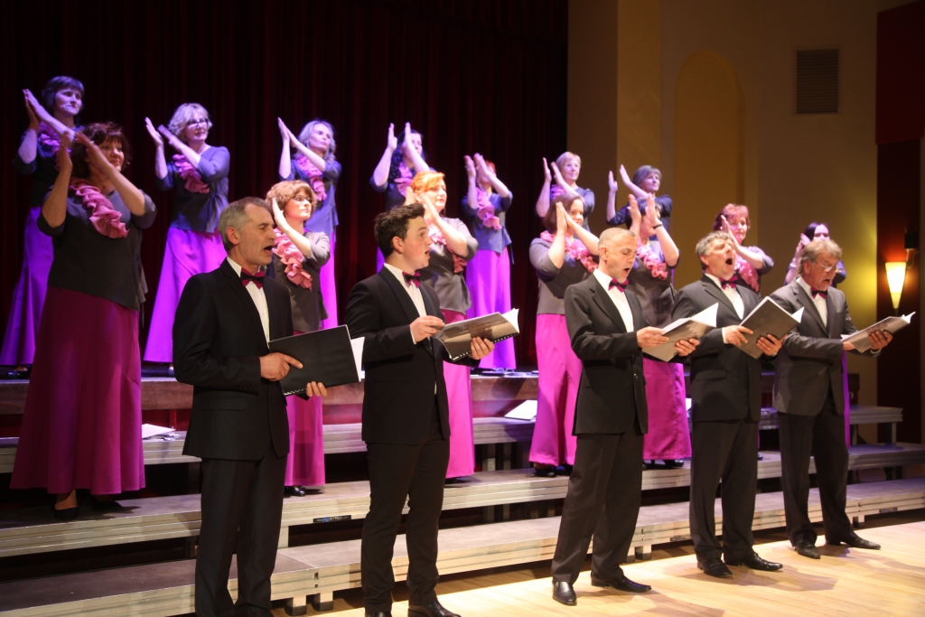 Latviešu tautasdziesmu “Rikšiem bērīti es palaidu” Lejasciema jauktais koris “Kaprīze” izpildīja ar īpašu odziņu. 
Autors: Gatis Bogdanovs